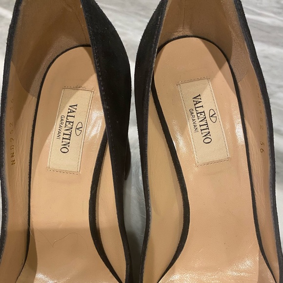 VALENTINO GARAVANI velvet heels with gold tip - Picture 3 of 4